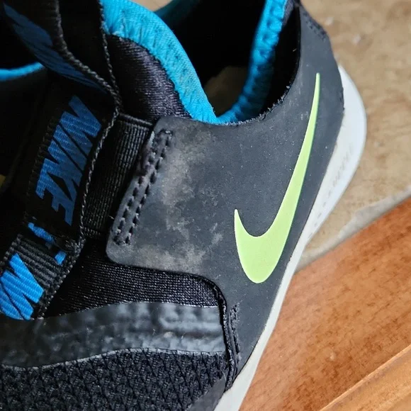 Nike boys black with yellow swoosh shoes size 7 - Picture 6 of 10